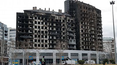 El juez autoriza la entrada de los vecinos del edificio incendiado en Valencia para recoger sus pertenencias