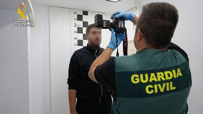 El juez considera que Karim El Baqqaly buscó "causar la muerte" de los agentes de Barbate al colisionar con su zódiac