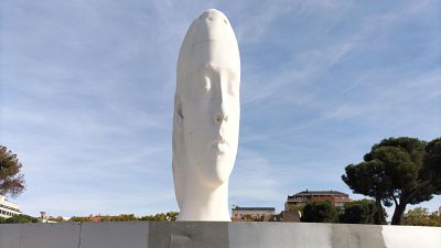 Julia se lava la cara: la escultura de Jaume Plensa se someterá a una limpieza a fondo Julia se lava la cara: la escultura de Jaume Plensa se someterá a una limpieza a fondo