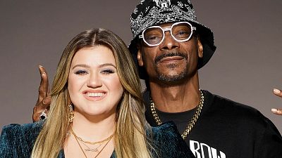 Kelly Clarkson y Snoop Dogg presentarán la primera edición del American Song Contest