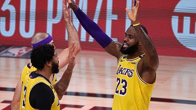 Los Lakers ganan a los Rockets y se quedan a un triunfo de la final de la Conferencia Oeste