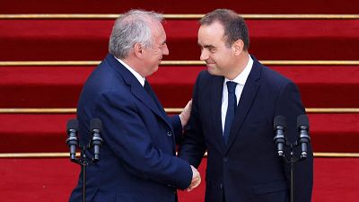 Lecornu promete "cambios radicales" y "de fondo" en su toma de posesión como primer ministro de Francia