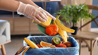 Les llars catalanes destinen 900 milions d'euros l'any en llençar aliments