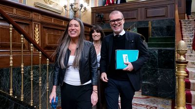 La portavoz de Junts en el Congreso, Miriam Nogueras, y el diputado de Junts, Josep Maria Cruset, a su llegada al hemiciclo.