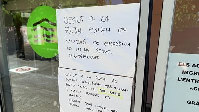 Cartells a l'Hospital Comarcal de l'Alt Penedès, en el moment d'anunciar el tancament pels efectes de la tempesta. Cartells a l'Hospital Comarcal de l'Alt Penedès, en el moment d'anunciar el tancament pels efectes de la tempesta.