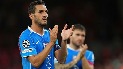 Koke y Galán aplauden a los aficionados colchoneros en Anfielda tras el duelo de Champions Liverpool-Atlético de Madrid. Koke y Galán aplauden a los aficionados colchoneros en Anfielda tras el duelo de Champions Liverpool-Atlético de Madrid.