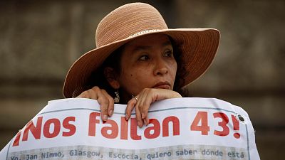 López Obrador afirma que el caso de los 43 estudiantes desaparecidos de Ayotzinapa "no está cerrado"