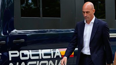 El juez de la Audiencia Nacional prohíbe a Luis Rubiales acercarse o comunicarse con Jenni Hermoso