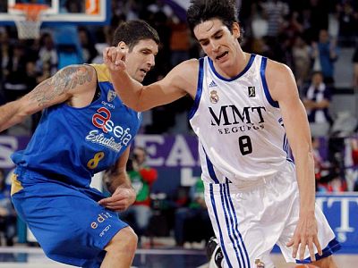 Cómodo triunfo del Madrid en el derbi de la capital ante Asefa Estudiantes. El jugador croata Ante Tomic, con 13 puntos y 6 rebotes, fue elegido mejor jugador del encuentro, aunque el máximo anotador y líder del conjunto de Messina fue una vez más Se