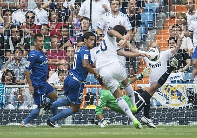 El Madrid vuelve a atascarse contra el muro del Valencia