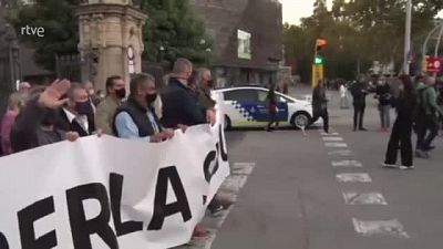 Centenars de policies protesten a Barcelona per exigir respecte