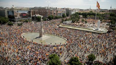 Miles de personas se manifiestan contra los indultos del 'procés' al grito de "Gobierno dimisión" y "basta ya"