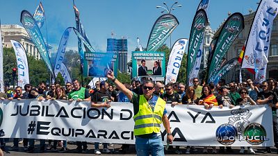 Miles de policías nacionales y guardias civiles piden en Madrid equiparación salarial y unas pensiones "dignas"