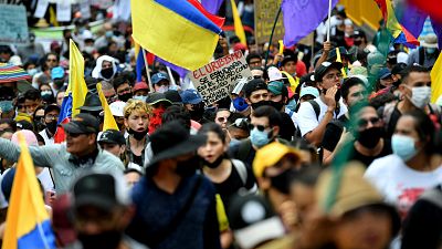 Miles de manifestantes piden la dimisión del presidente en la tercera jornada de paro nacional en Colombia