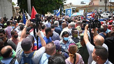 Miles de personas toman las calles en Cuba en unas protestas históricas contra el régimen