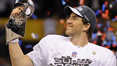 El equipo de Nueva York se ha hecho con el trofeo Vince Lombardi al derrotar a los favoritos, los Patriots de Nueva Inglaterra, por un ajustado 21-17. El equipo de Nueva York se ha hecho con el trofeo Vince Lombardi al derrotar a los favoritos, los Patriots de Nueva Inglaterra, por un ajustado 21-17.