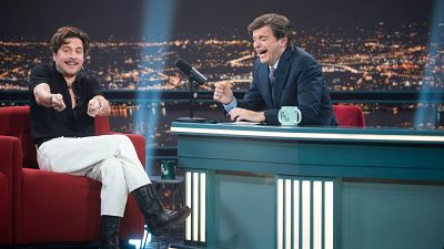 Manuel Carrasco visita el plató de Late Xou con Marc Giró