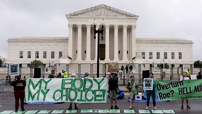 El aborto, prohibido en 13 estados de EE.UU. tras la histórica derogación del Supremo