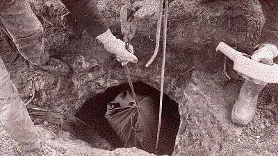 España, un país de fosas: de cunetas a cementerios, simas, minas y pozos