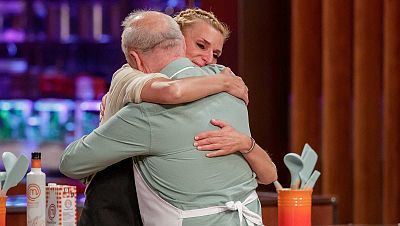 María Zurita aprovecha la expulsión de Deltell en MasterChef para aclarar que son la "pareja perfecta"