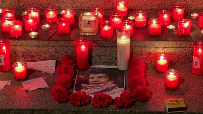 Velas en la céntrica plaza de Las Setas de La Encarnación, en Sevilla, en recuerdo de Maricarmen Velas en la céntrica plaza de Las Setas de La Encarnación, en Sevilla, en recuerdo de Maricarmen