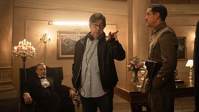 Mario Casas y Alberto San Juan le preparan 'La cena' a Franco en la nueva película de Manuel Gómez Pereira