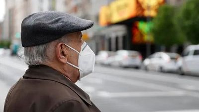 Mascareta obligatòria a hospitals i residències per l'alerta de grip a Catalunya