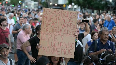 La mayor central obrera de Argentina convoca una huelga general contra los recortes de Milei