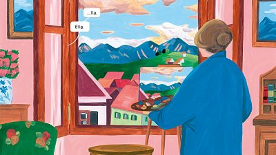 Una pintora con bata azul reproduce en su lienzo el paisaje que observa a través de la ventana de su casa.