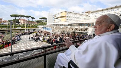 El médico que trató al papa Francisco: "Tuvimos que elegir entre dejarlo ir o probar con todo"