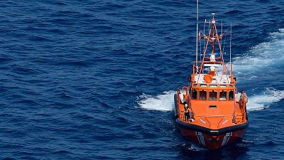 Al menos doce migrantes desaparecidos tras saltar al agua desde una patera a 30 millas de Cabrera
