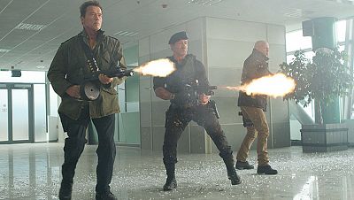 'Los mercenarios 2', las batallitas de los abuelos Stallone, Schwarzenegger, Norris y Willis