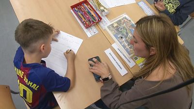 Els mestres i vetlladores alerten que no tenen prou formació per atendre les necessitats de tots els alumnes Els mestres i vetlladores alerten que no tenen prou formació per atendre les necessitats de tots els alumnes