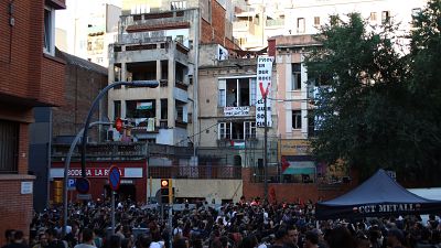 Mig miler de persones protesten contra el desnonament de tres finques de Vallcarca