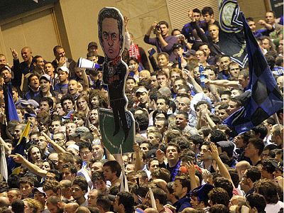 Los jugadores y cuerpo técnico del Inter de Milán fueron recibidos por más de 5.000 'tifosi' en el aeropuerto de Malpensa después de su gesta europea en BarcelonLos jugadores y cuerpo técnico del Inter de Milán fueron recibidos por más de 5.000 'tifo
