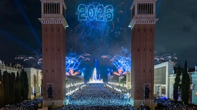 Celebració de Cap d'Any a l'avinguda Maria Cristina de Barcelona. Celebració de Cap d'Any a l'avinguda Maria Cristina de Barcelona.