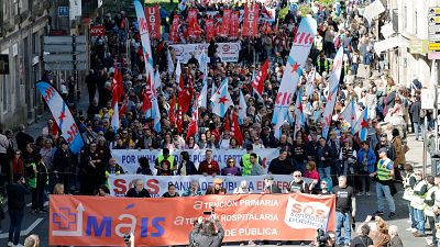 Miles de personas marchan en Santiago de Compostela para pedir más recursos para la sanidad pública gallega