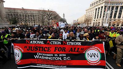 Miles de personas marchan en Washington contra los abusos policiales a los negros