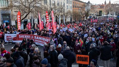 Miles de personas se manifiestan en Madrid en contra de la política sanitaria del Gobierno de Isabel Díaz Ayuso