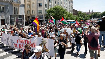 Miles de personas se manifiestan en Madrid al grito de "No a la OTAN" contra el aumento del gasto en Defensa