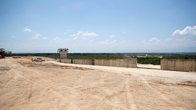 Un muro de 54 km divide la frontera entre Haití y República Dominicana para frenar el flujo de inmigrantes