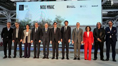 Foto de família de l'acte de presentació de l'ampliació del MNAC