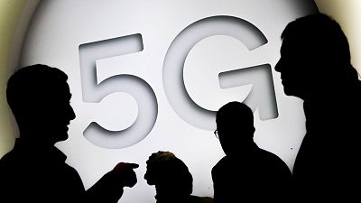 Si hubiese que escoger un protagonista de esta edición de 2018 del Mobile World Congress, este quizá sería el 5G. La quinta generación de conectividad móvil está a la vuelta de la esquina, y eso se respira en el ambiente. Aún quedan muchas incógnitas Si hubiese que escoger un protagonista de esta edición de 2018 del Mobile World Congress, este quizá sería el 5G. La quinta generación de conectividad móvil está a la vuelta de la esquina, y eso se respira en el ambiente. Aún quedan muchas incógnitas