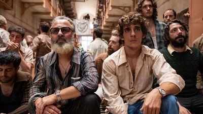 Miguel Herrán y Javier Gutiérrez protagonizan 'Modelo 77'.