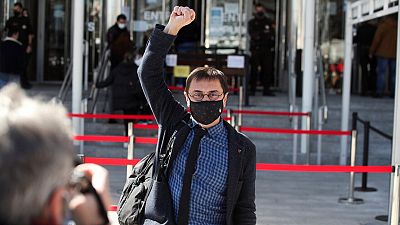 Monedero niega haber cobrado comisiones de Neurona a su llegada al juzgado para declarar como imputado