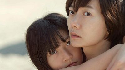 Tráiler de 'Un monstruo en mi puerta', de July Jung Tráiler de 'Un monstruo en mi puerta', de July Jung