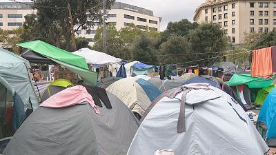 A la plaça Catalunya, els acampats asseguren que continuaran la seva lluita contra els desnonaments i per un habitatge digne