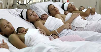 La mortalidad materna se reduce un 34% en dos décadas, según un estudio de la ONU