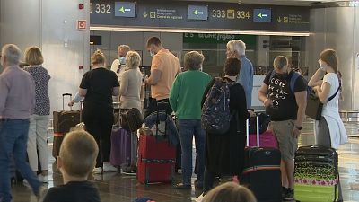 Movimientos en puertos y aeropuertos en el comienzo de la Semana Santa