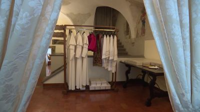 De la muceta a la estola: así se vestirá el nuevo papa en su presentación ante el mundo